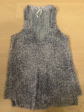 Anthropologie light purple tank top with silver detail size S